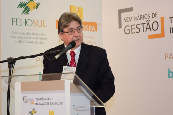 Cláudio Allgayer, presidente da FEHOSUL e vice-presidente da CNSaúde