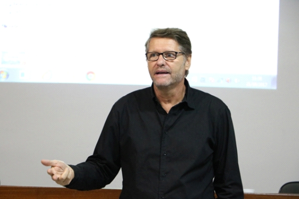 Doutor Paulo Petry, responsável pelos cursos de pós-graduação e extensão da Fasaúde/IAHCS