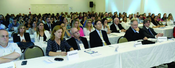 Público presente ao evento