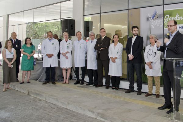 Com 94,3% de sua estrutura física pronta, Hospital de Clínicas apresenta jardins à comunidade