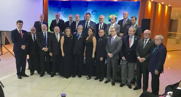 Diretoria da CNSaúde posa para foto oficial