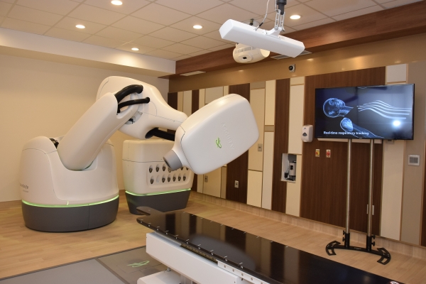 CyberKnife permite tratamento com maior precisão e menos efeitos colaterais. 
