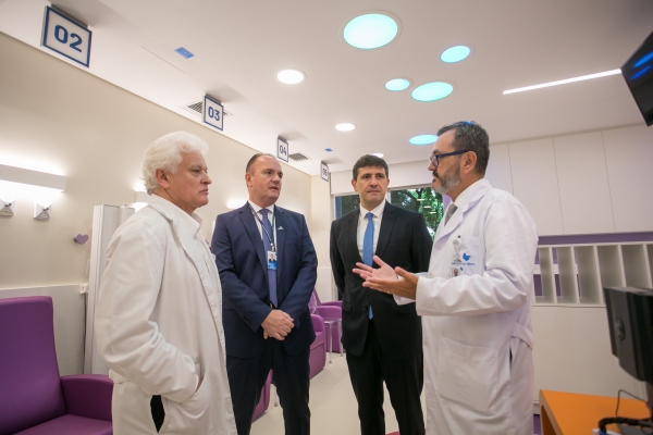 Superintendente médico do Hospital Moinhos de Vento, Luiz Antonio Nasi; Superintendente administrativo do Hospital Moinhos de Vento, Evandro Luis Moraes; Superintendente executivo do Hospital Moinhos de Vento, Mohamed Parrini; e o Chefe do serviço de pediatria do Hospital Moinhos de Vento, João Krauzer
