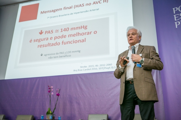 Superintendente médico do Hospital Moinhos de Vento, Luiz Antonio Nasi