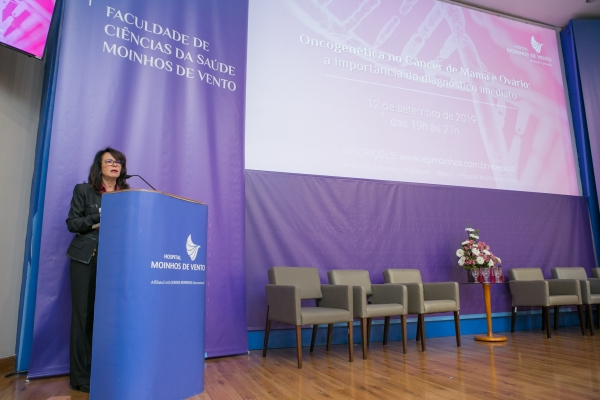 A chefe do Serviço de Mastologia do Hospital Moinhos de Vento, Maira Caleffi, fez a abertura do evento