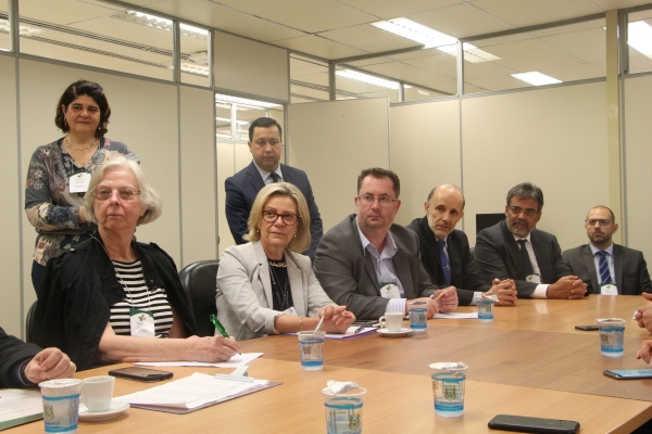 Credenciados ao IPE-Saúde acumulam defasagem de 74,8% e atrasos nos pagamentos