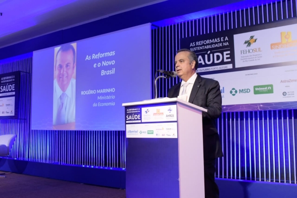 Rogério Marinho palestrou em evento da FEHOSUL na tarde do dia 21 