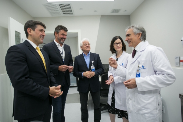 Superintendente Executivo, Mohamed Parrini; Presidente do Conselho de Administração, Eduardo Bier; Superintendente Médico, Luiz Nasi e os coordenadores do Centro de Fertilidade, Isabel Cristina Amaral de Almeida e Eduardo Pandolfi Passos