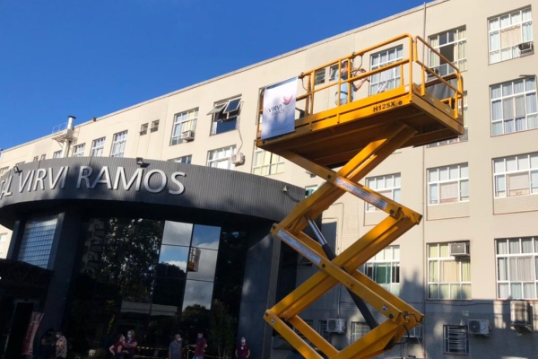 Hospital Virvi Ramos leva música e esperança a pacientes e profissionais_