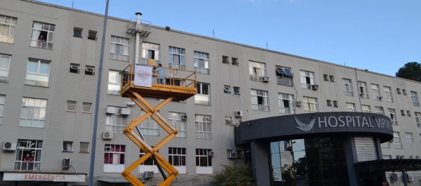 Hospital Virvi Ramos leva música e esperança a pacientes e profissionais__