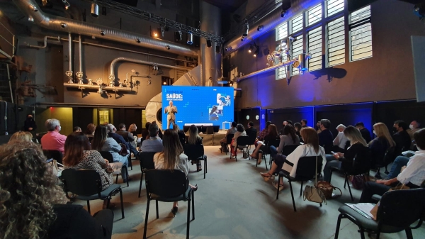 Com Leandro Karnal como palestrante principal, evento discutiu inovação e conectividade na saúde-