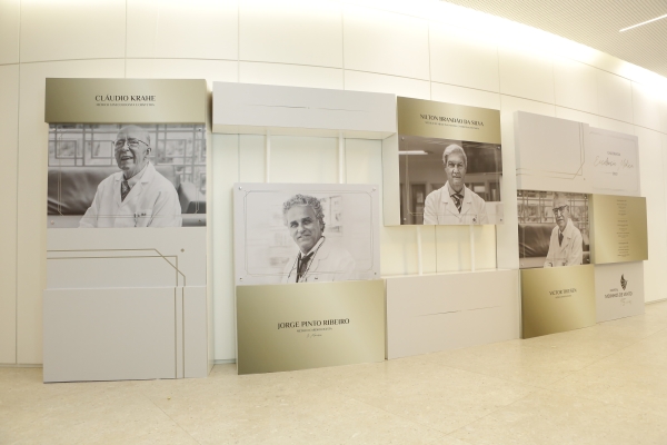 No Dia do Médico, Hospital Moinhos de Vento homenageia profissionais na Galeria da Excelência-