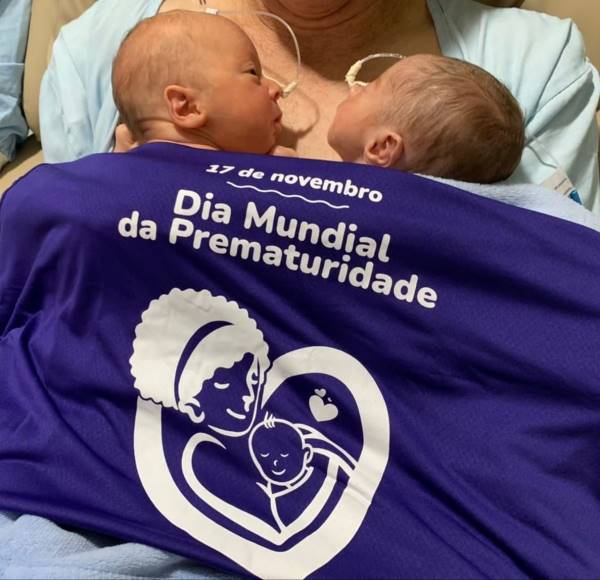 Método Canguru possibilita contato pele a pele dos bebês com os pais -prematuridade