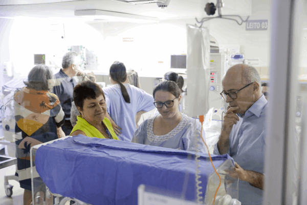 Indicadores de primeiro mundo dados do Tacchini impressionam autoridade mundial em Neonatologia-